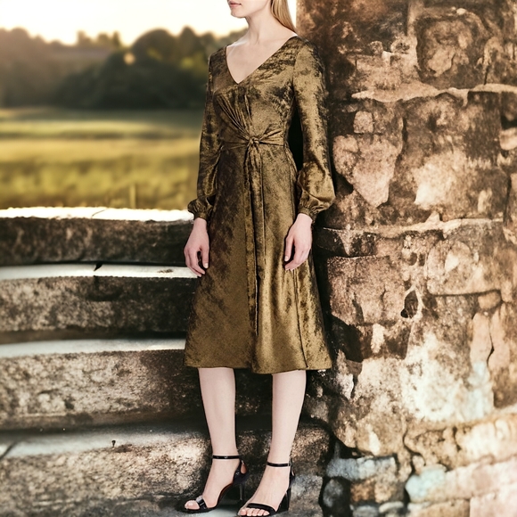 RALPH LAUREN Metallic Gold Dress - threedaughtersproperties.com RALPH LAUREN Metallic Gold Dress - threedaughtersproperties.com